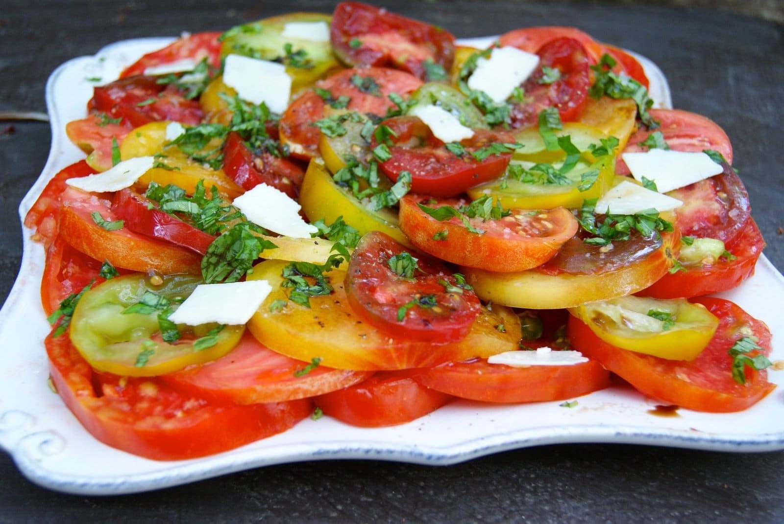 Salade de tomates au basilic et à l'huile d'olive - la meuhh